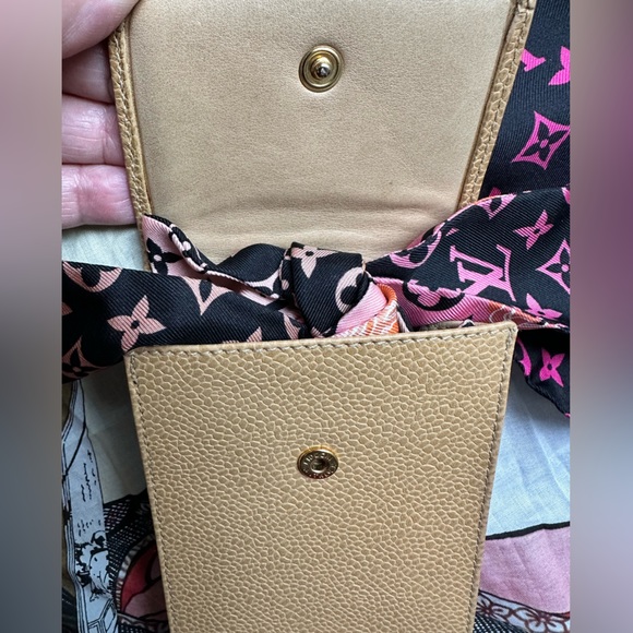 💛Chanel pouch, case, holder in a golden caviar leather for sunglasses, money - Picture 13 of 15